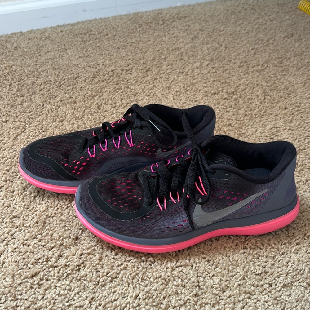 Nike shoes size 6